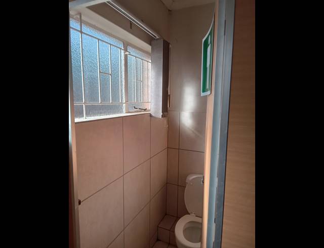 80M² BUILDING TO LET IN APEX